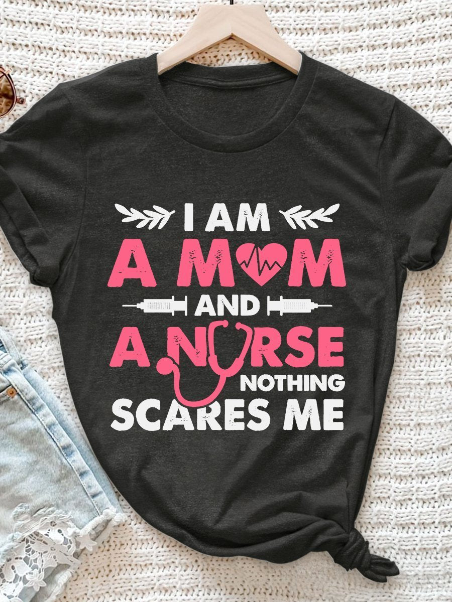 I Am A M♥m and A Nurse Nothing Scares Me Print Short Sleeve T-shirt