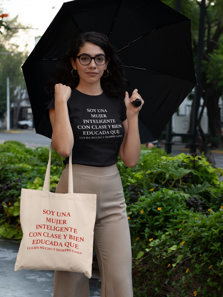 SOY UNA MUJER INTELIGENTE, CON CLASE Y BIEN EDUCADA QUE Tote Bag